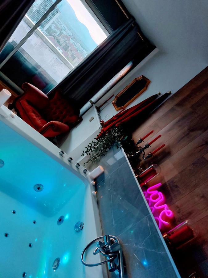 Superbe Appartement Colmar Avec Vue Et Jacuzzi Kültér fotó